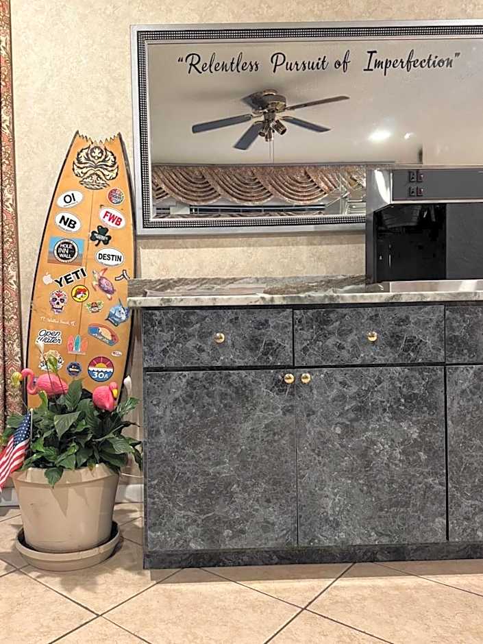 Hole Inn the Wall Hotel - Fort Walton Beach - Sunset Plaza - near Beaches & Hurlburt