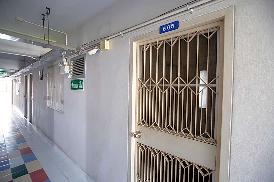 D haus Ngamwongwan Residence