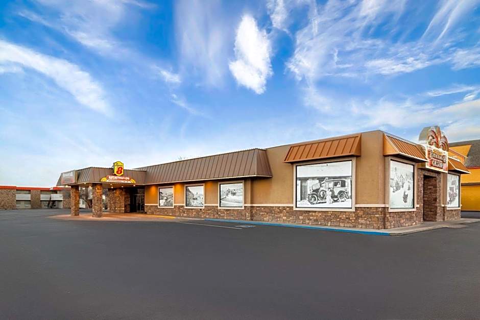 Super 8 by Wyndham Fallon