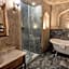 Sarnich Cave Suites