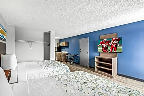 Suite 2 Queen Beds Non-Smoking