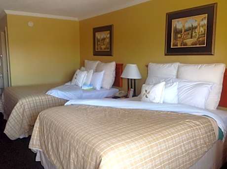 2 Queen Beds, Efficiency Room- Non-Smoking