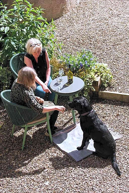 The Merryburn - Rooms and Courtyard Studios