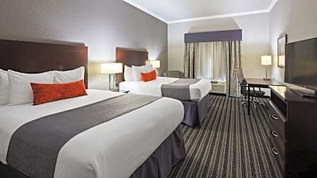 2 Queen Mobility Access Roll In Shower Work Desk Microwave Fridge Wi-Fi Non-Smoking Full Breakfast