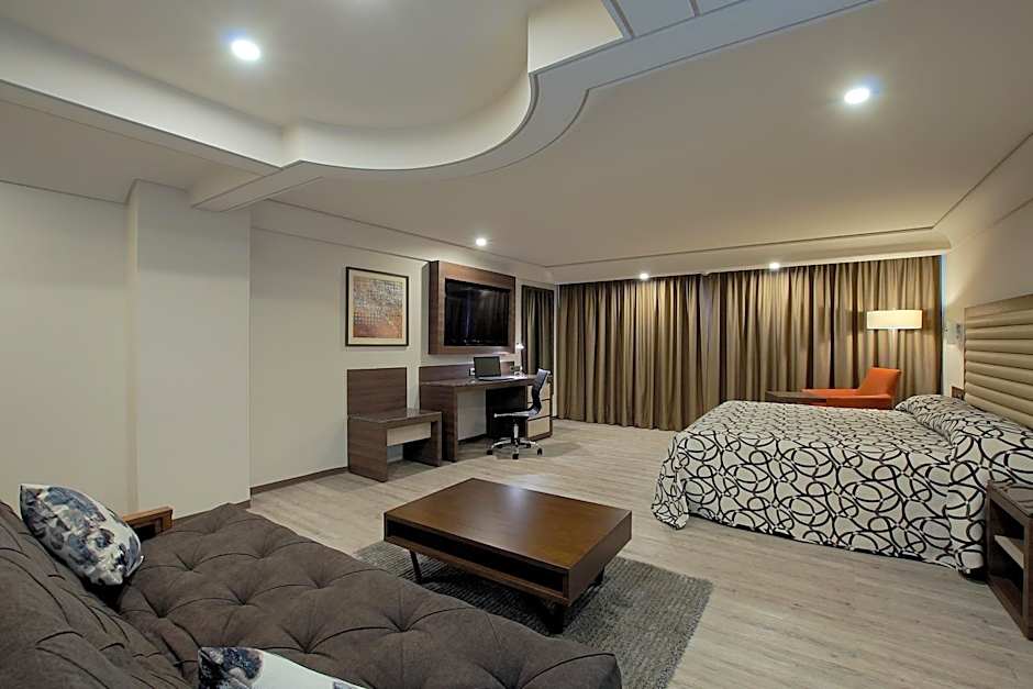 Econo Express Hotel