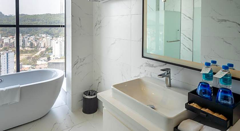 Hotel Soleil Ha Long, Trademark Collection by Wyndham