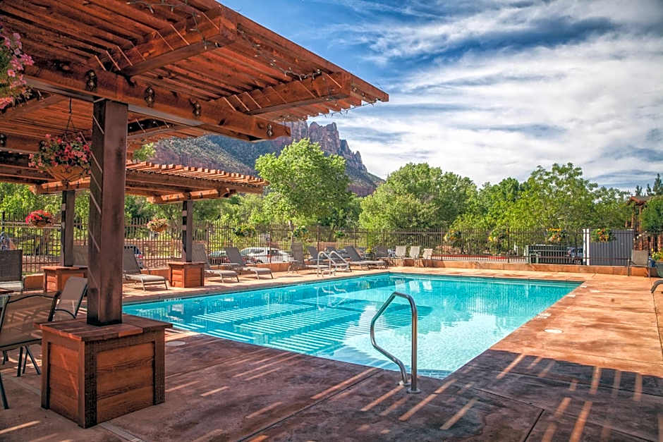 Cable Mountain Lodge