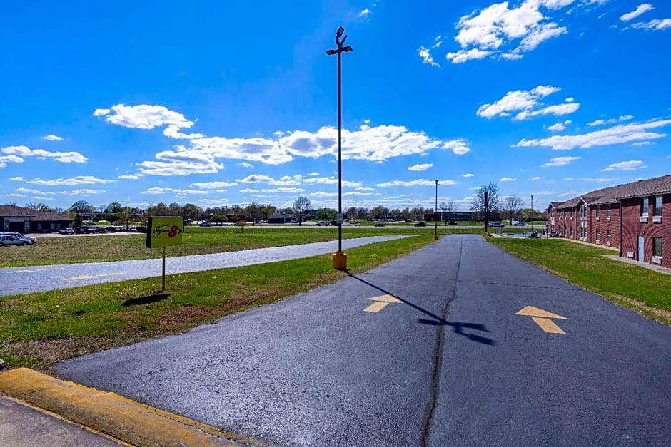 Super 8 by Wyndham Nixa/Springfield Area