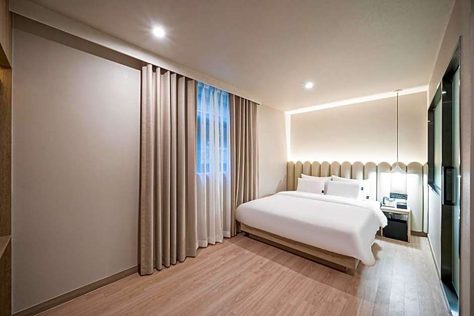 Gyeongju Poverta Hotel