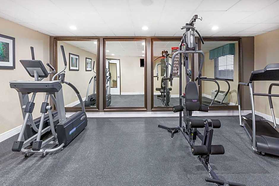 Baymont by Wyndham Midland Center