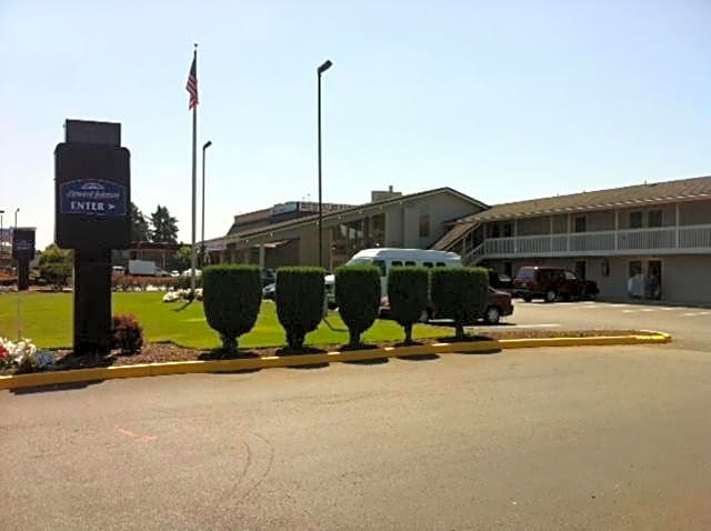 Howard Johnson Inn & Suites Tacoma Near McChord AFB – Tacoma, WA