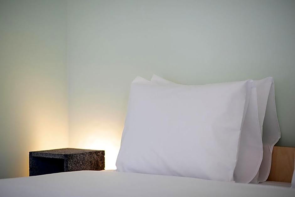 SALT LIPS - Azores Surf Experience