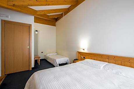 Apartment with Mountain View