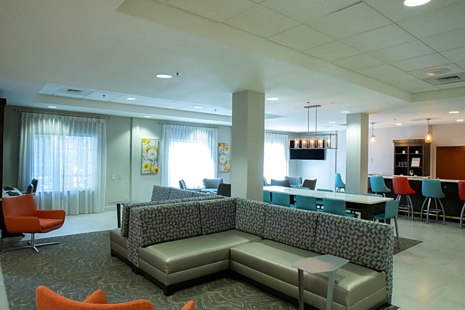 Holiday Inn & Suites Raleigh-Cary (I-40 @Walnut St)