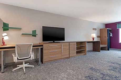 King Studio Suite with Accessible Tub - Mobility Access