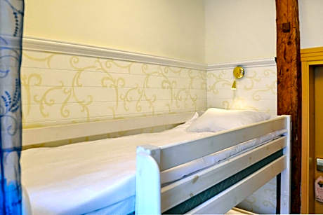 Small Room with Bunk Bed and Free Parking