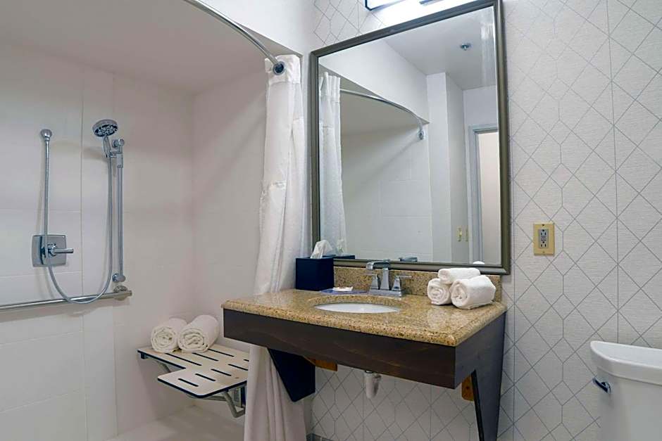 Comfort Inn & Suites NW Milwaukee