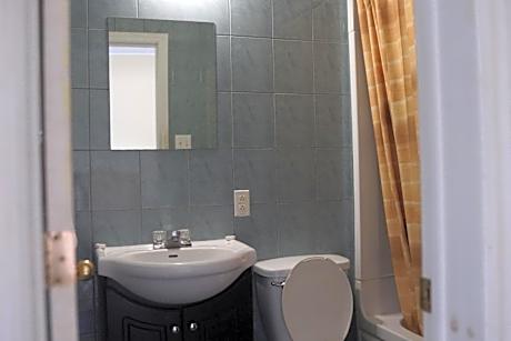 Queen Room - Non-Smoking