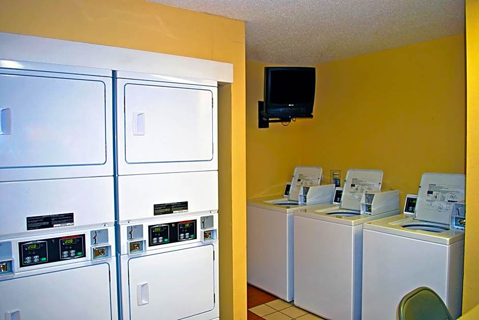 Extended Stay America Select Suites - St. Louis - Airport - Central