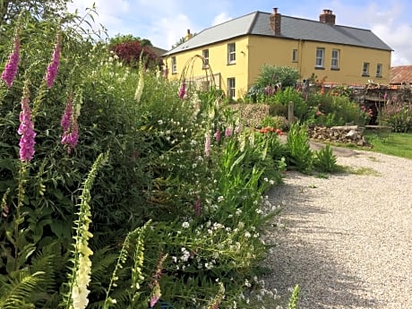 Frizenham Farmhouse