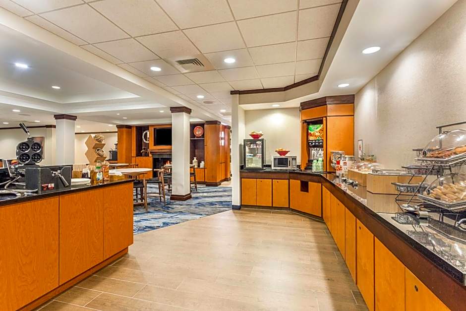 Fairfield Inn & Suites by Marriott Madison East