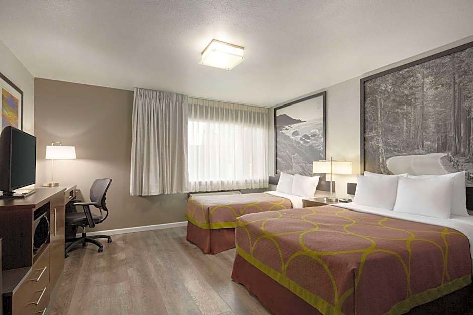 Photo 1 of 5 of 1 Double Bed and 1 Twin Bed, Mobility Accessible