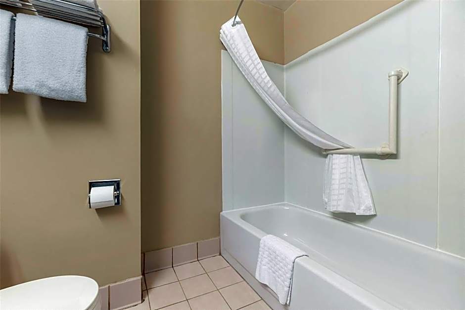 Sure Stay Hotel by Best Western East Brunswick Inn