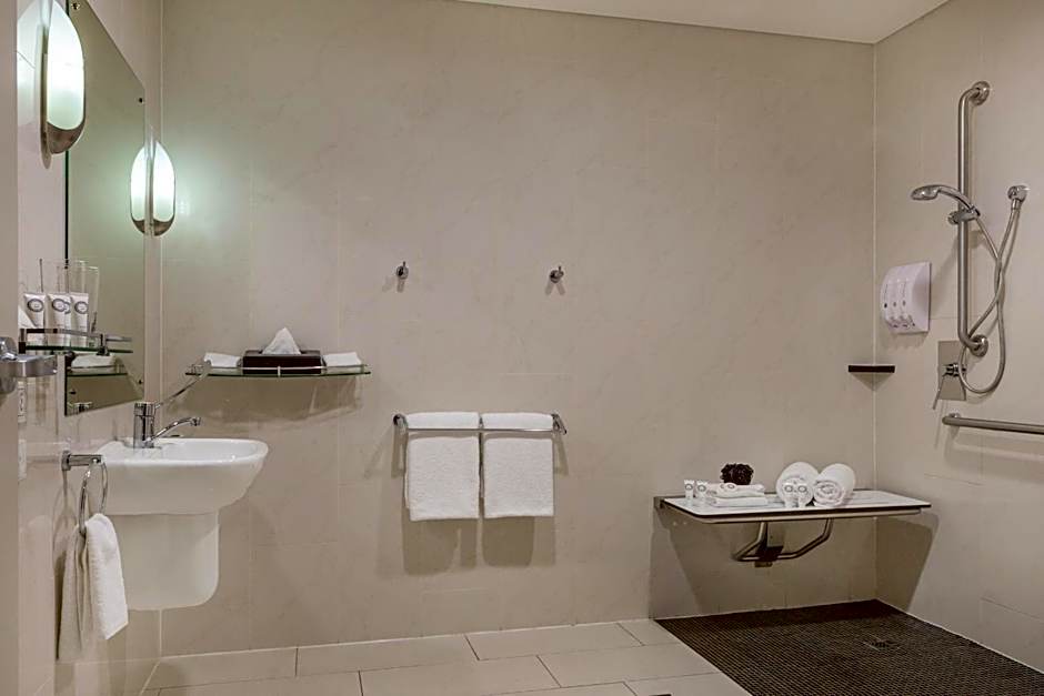 Springfield Lakes Hotel