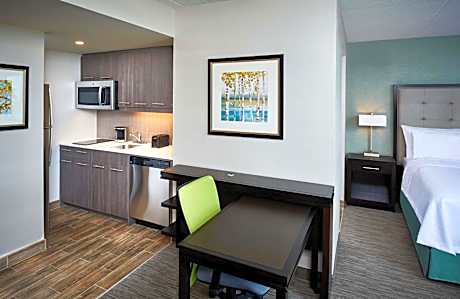 King Studio Suite with Lake View - Non-Smoking