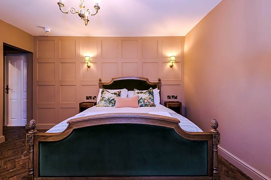 Russell Court by Orenda-Luxe