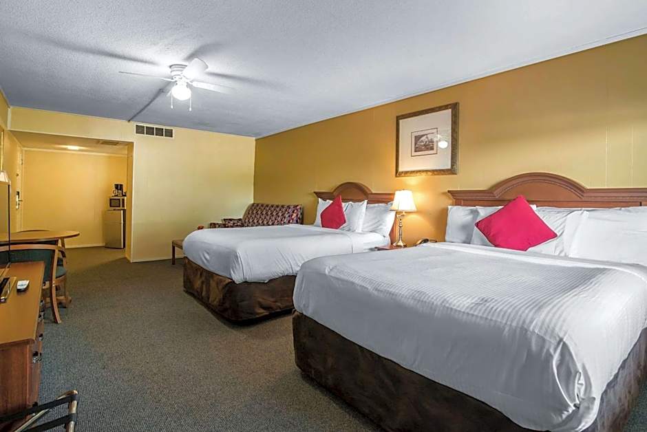 TiltonLodge Inn & Suites