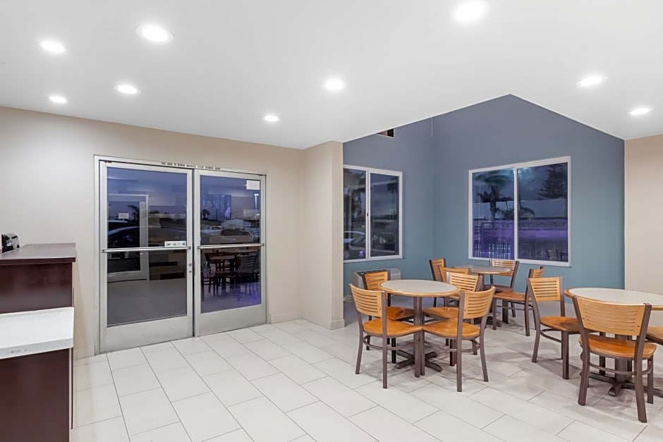 Super 8 by Wyndham San Diego/Imperial Beach