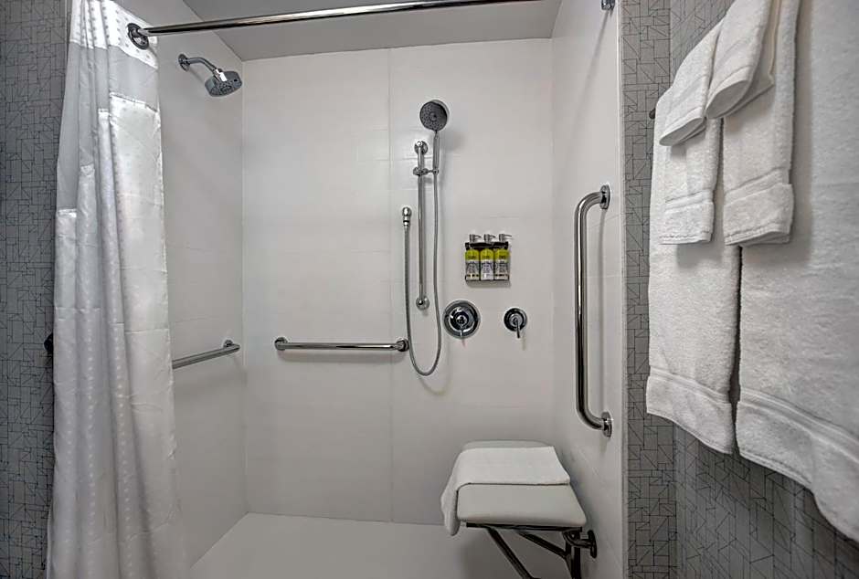 Holiday Inn Express Milwaukee Downtown By IHG
