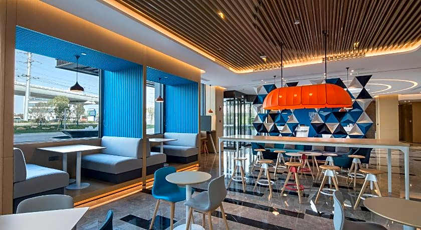 Holiday Inn Express Shanghai Kangqiao By IHG