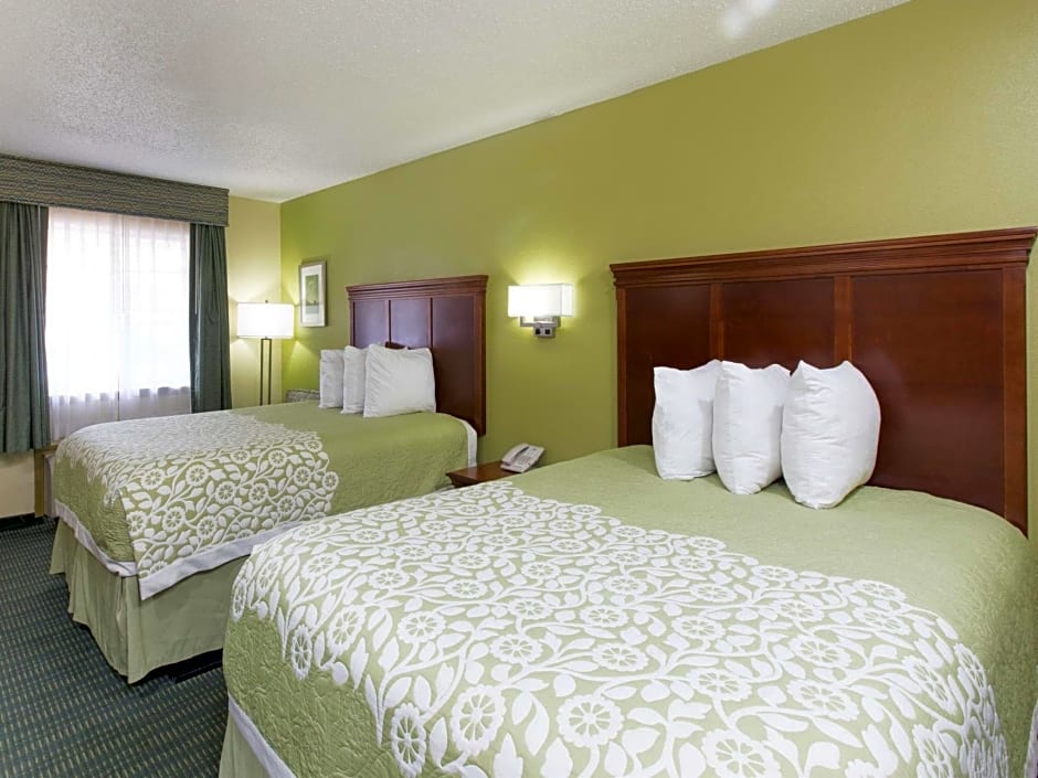 Days Inn & Suites by Wyndham Big Spring