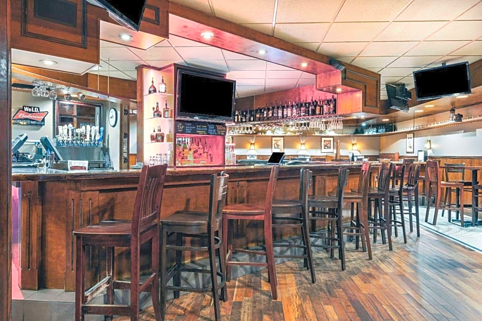 AmericInn by Wyndham Duluth South Proctor Black Woods Event Ctr