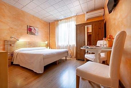 Twin Room with Private Bathroom