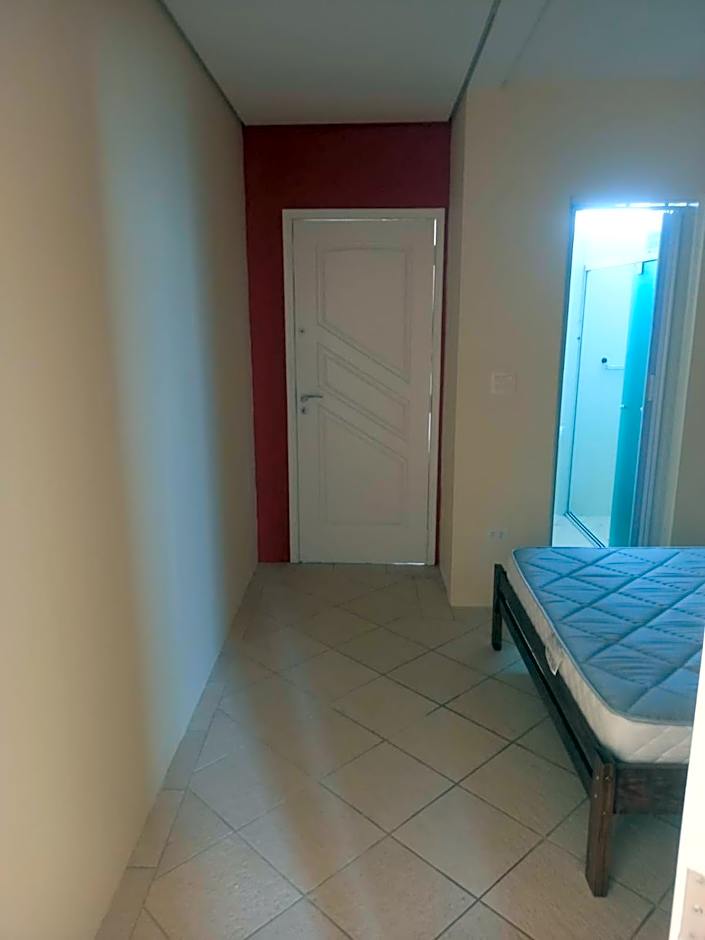 SOBRADO-BERTIOGA-Uso exclusivo para grupos de até 12 pessoas em 1 até 4 suítes