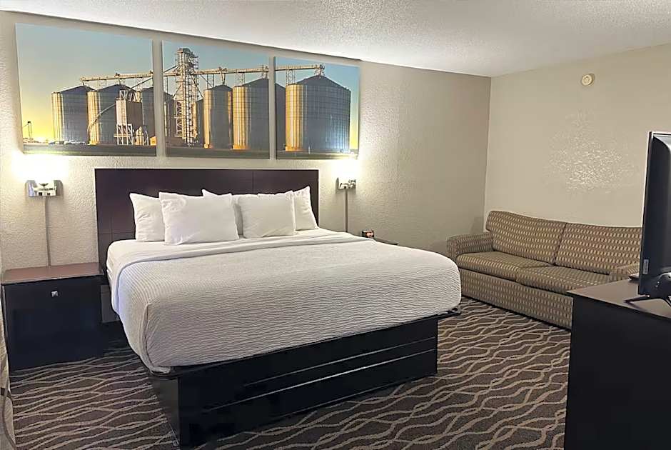 Photo 1 of 3 of Studio 1 King Bed Suite, Smoking