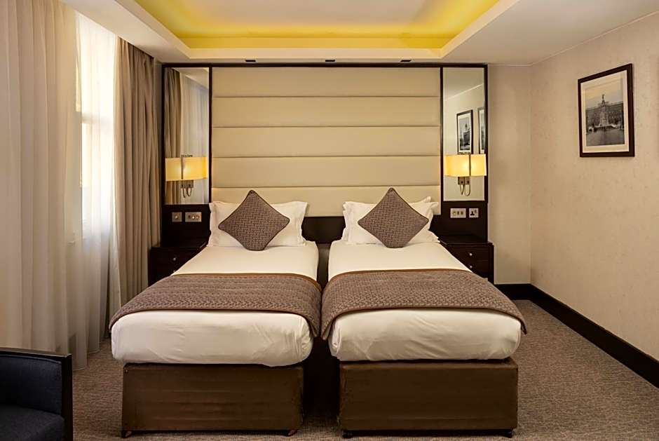 Photo 1 of 4 of Club 2 Beds