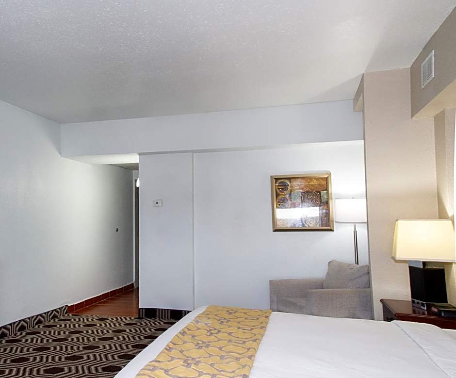 Baymont by Wyndham Delavan Near Lake Geneva