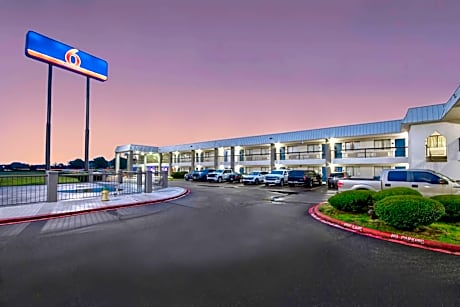 Motel 6 Texarkana, TX
