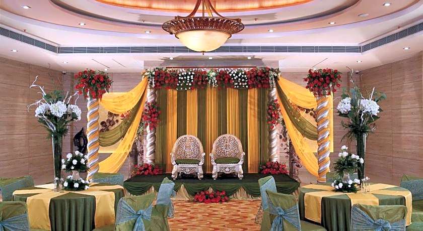 Nidhivan Sarovar Portico