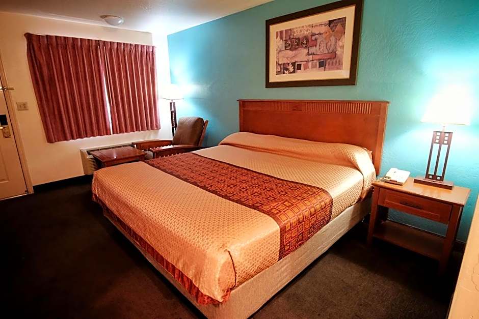 Photo 1 of 13 of Standard 1 King Bed