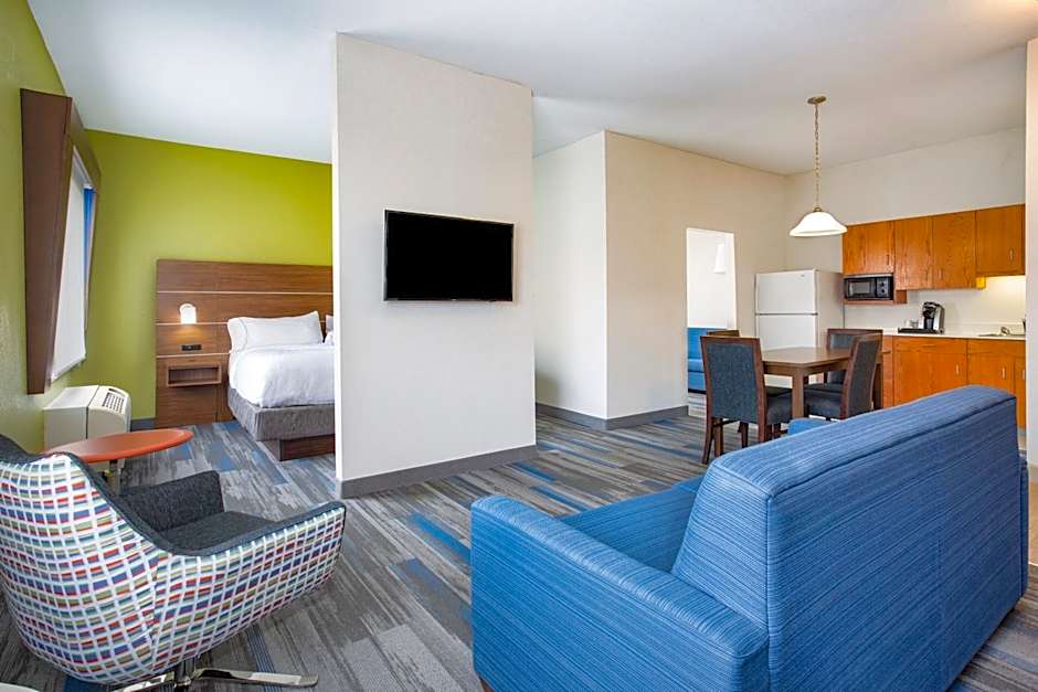 Holiday Inn Express Kansas City - at the Legends By IHG