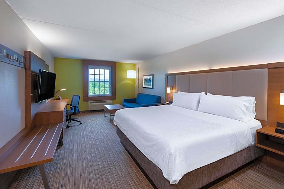 Holiday Inn Express State College at Williamsburg Square By IHG