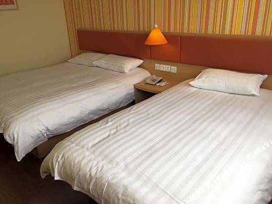 Home Inn (Ningbo Railway Station Daqingqiao Metro Station)