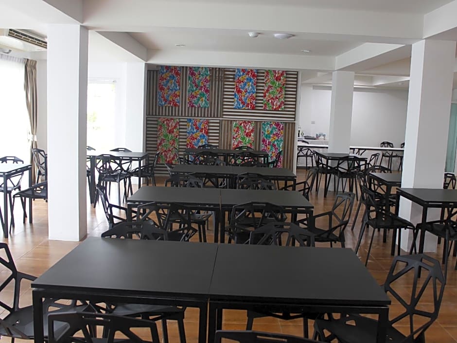 The Pride Hotel At Laemsing