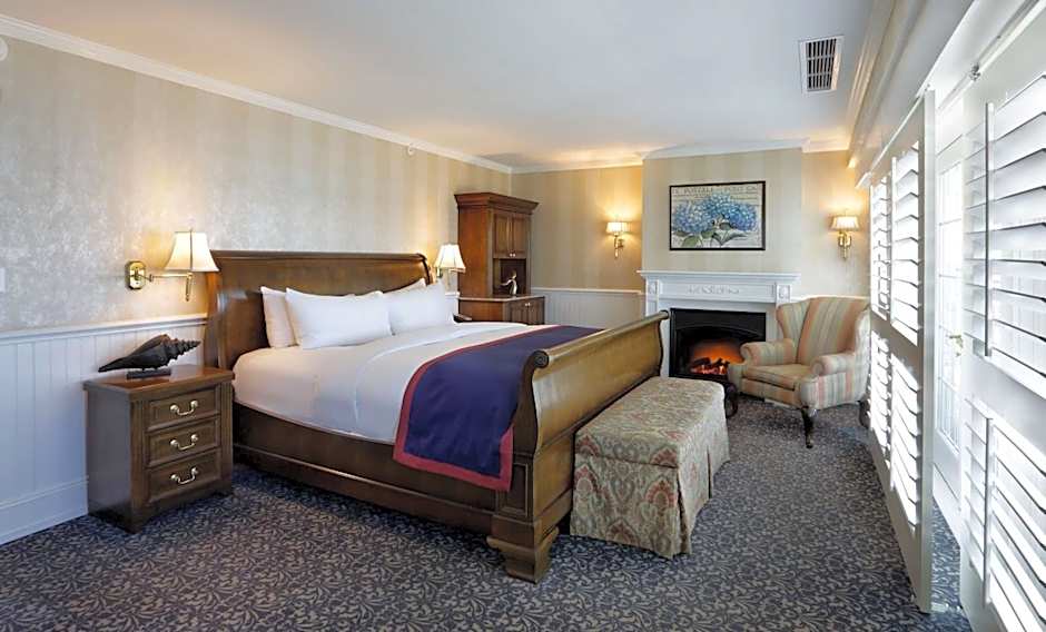 Madison Beach Hotel Curio Collection by Hilton