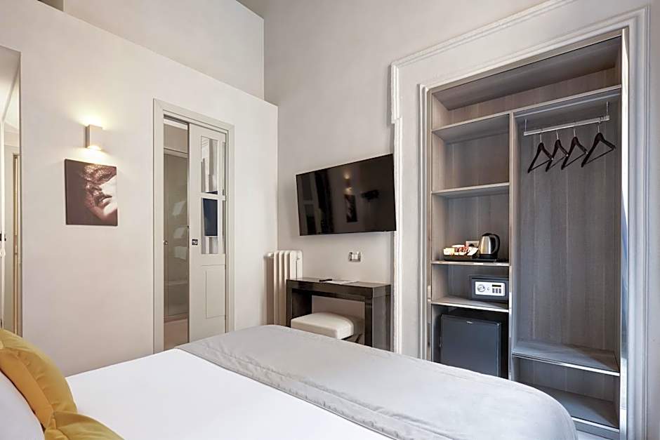 Terrace Pantheon Relais